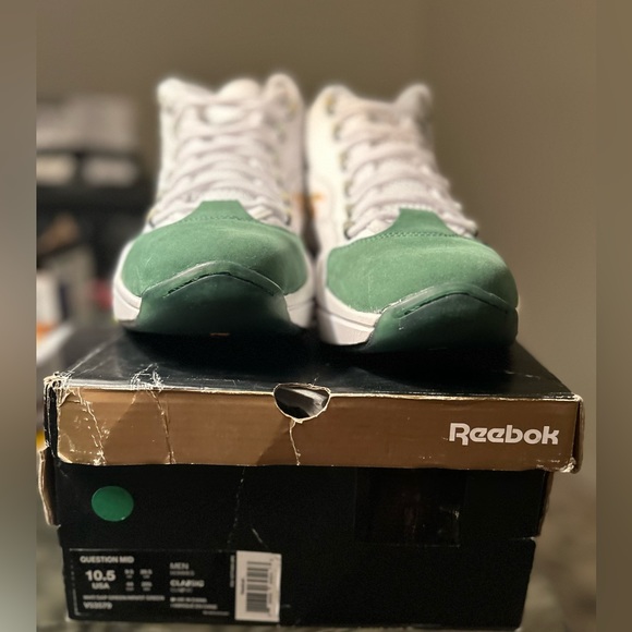 Allen Iverson- Lebron James Edition - Picture 2 of 3